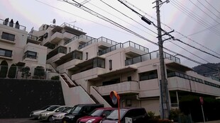 ﾗｲｵﾝｽﾞﾏﾝｼｮﾝ雲雀丘花屋敷(204)の物件外観写真